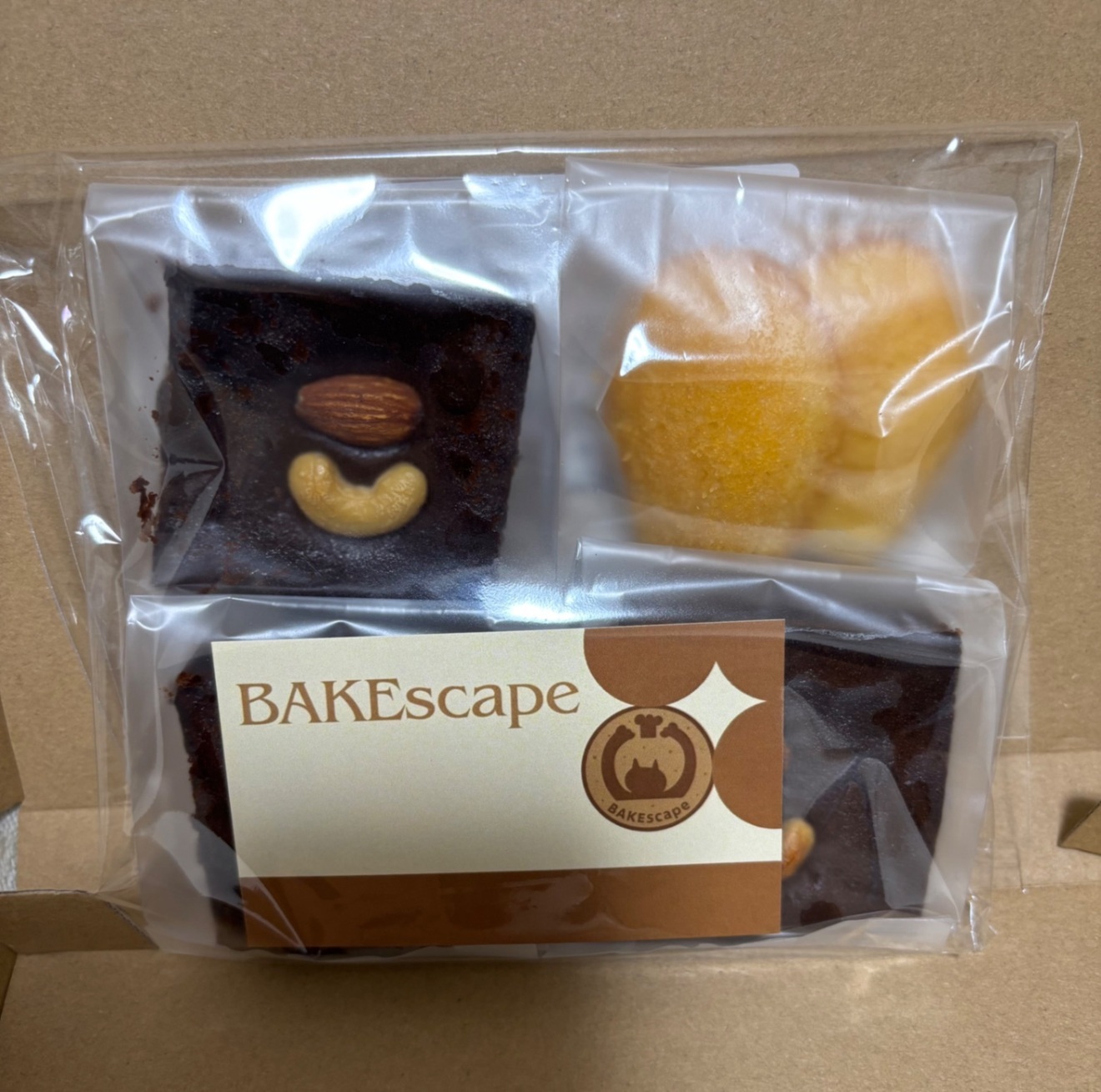 BAKEscape｜やさしいブラウニーマニア〜濃厚ブラウニー3個＋ミニマドレーヌ2個（7/19製造）