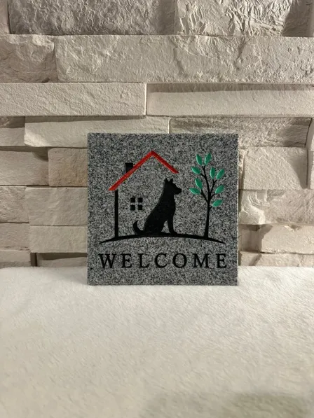 御影石のWelcomeプレート｜柴犬シルエット彫刻｜新築・引越し祝いギフト