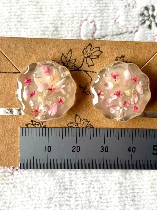 花びらのクッション風🌸イヤリング／ピアス【リベポ払い歓迎🎉】