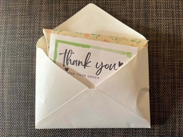 花びらのクッション風🌸イヤリング／ピアス【リベポ払い歓迎🎉】