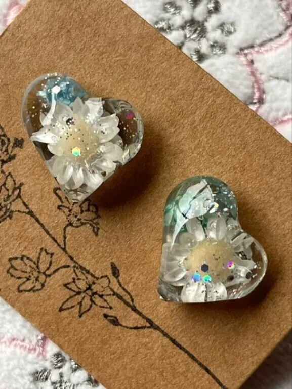 ドライフラワー入りハート❤️のピアス【リベポ払い歓迎🎉】