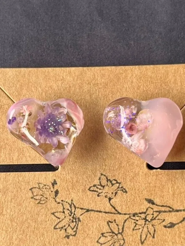 左右違いドライフラワー入りハート❤️ノンホールピアス【リベポ払い歓迎🎉】