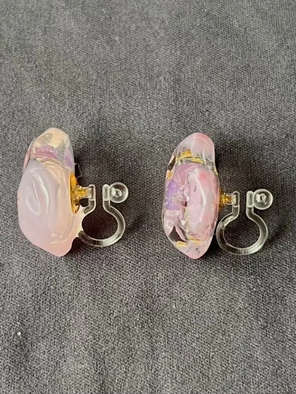 左右違いドライフラワー入りハート❤️ノンホールピアス【リベポ払い歓迎🎉】
