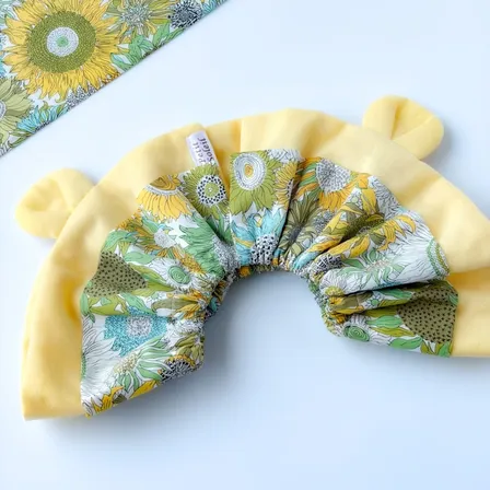 【ハンドメイド】くまみみスタイ｜リバティ生地使用 ｜ひまわり｜夏ギフト