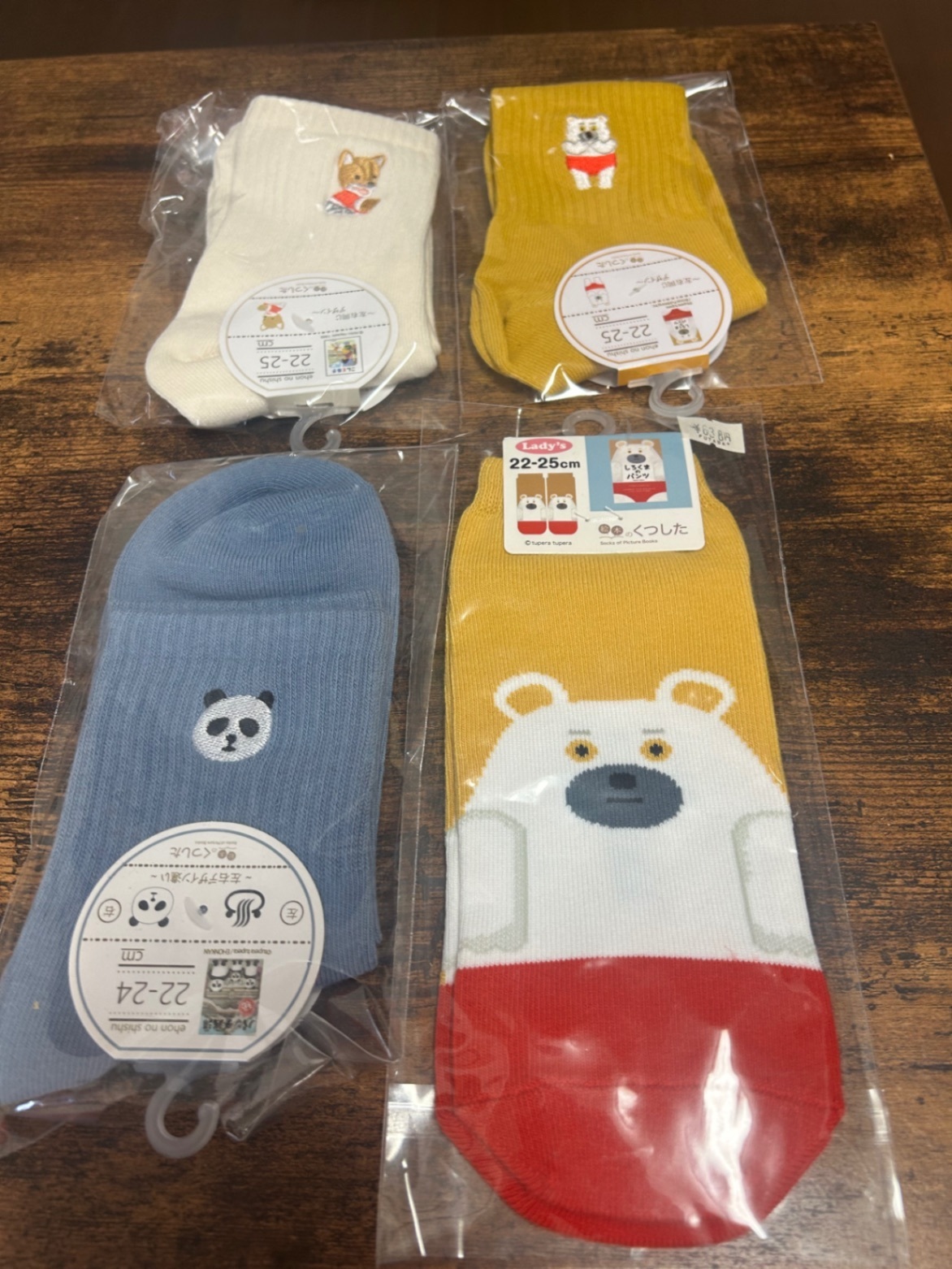 【4足セット】絵本の刺繍 靴下 22から25センチ、しろくまのパンツ、こんとあき、パンダ銭湯