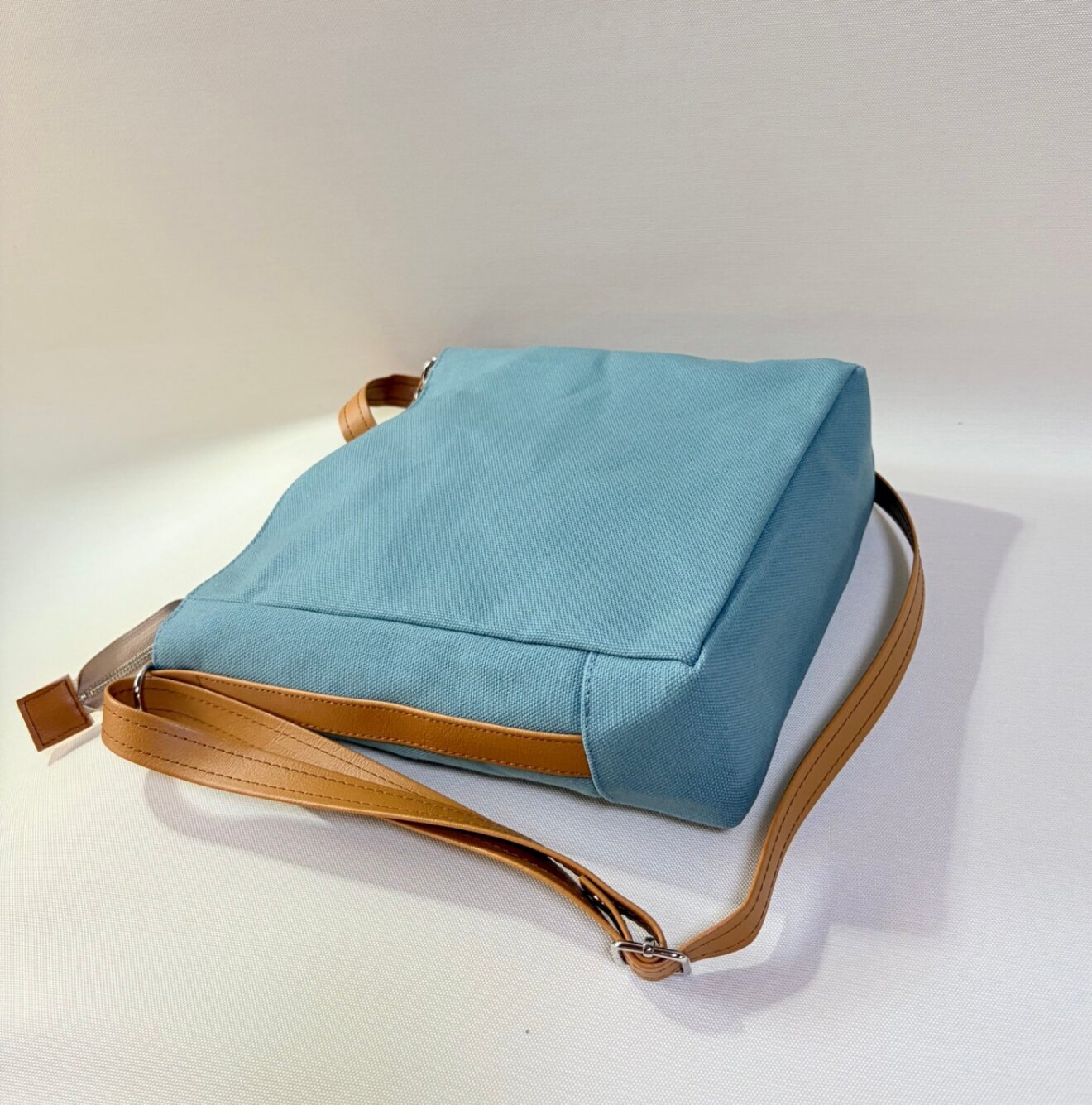 帆布のカラフルサコッシュ（ブルーグレー）ファスナー付き