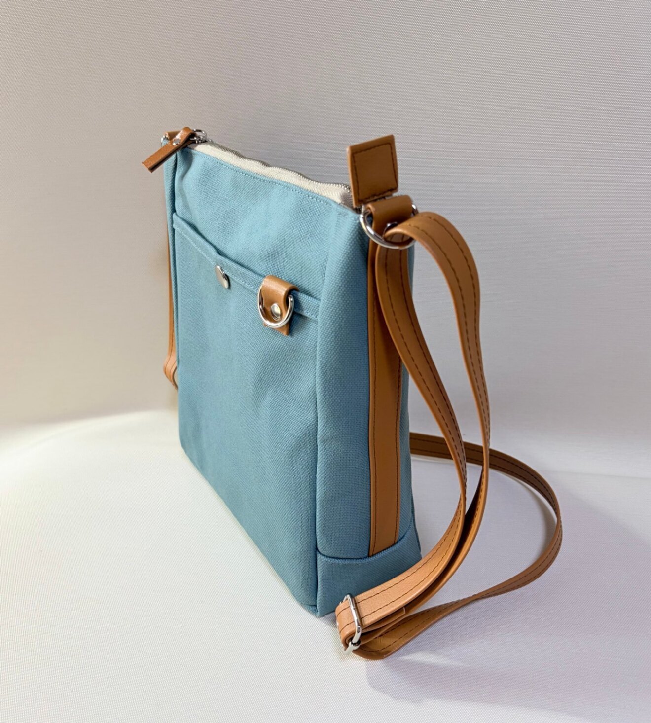 帆布のカラフルサコッシュ（ブルーグレー）ファスナー付き