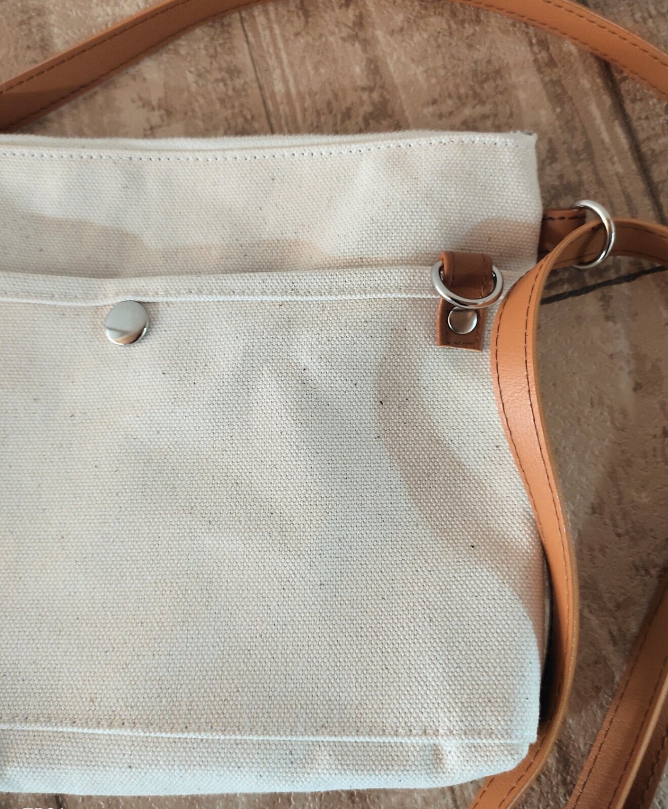 しっかり厚め８号帆布＊スマホもすっきり入るサコッシュ（キナリｘキャメルPVCレザーベルト）横型