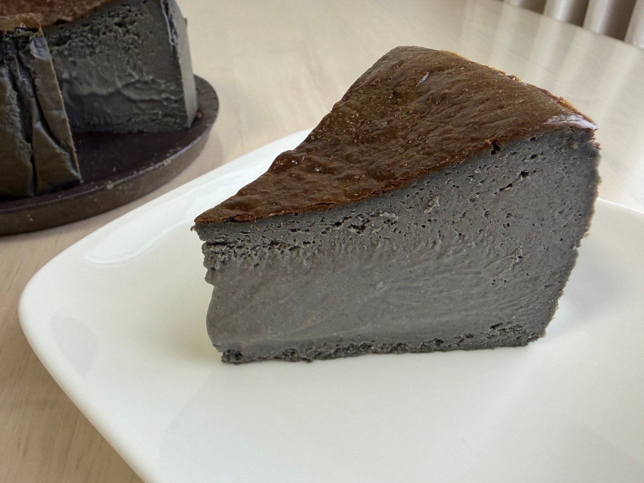 【限定お試し価格】バニラ薫るとろ生チーズケーキ1/2＆黒胡麻とろ生チーズケーキ1/2※日付指定不可