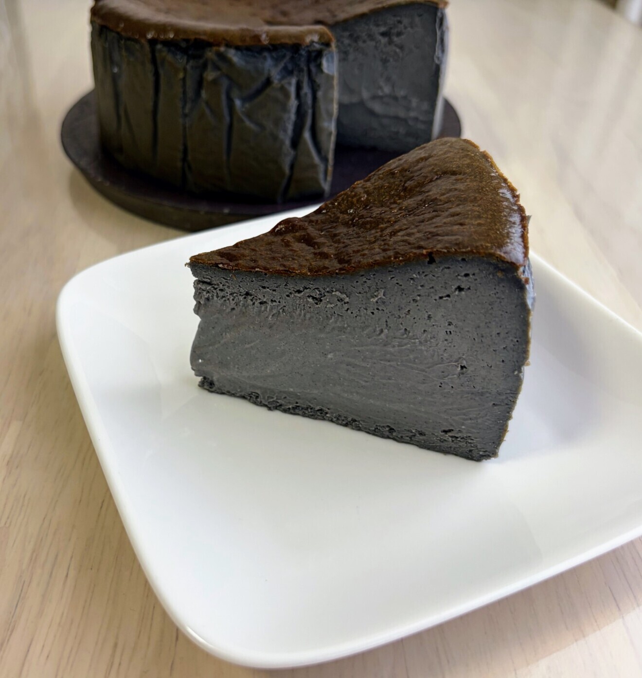 【限定お試し価格】バニラ薫るとろ生チーズケーキ1/2＆黒胡麻とろ生チーズケーキ1/2※日付指定不可