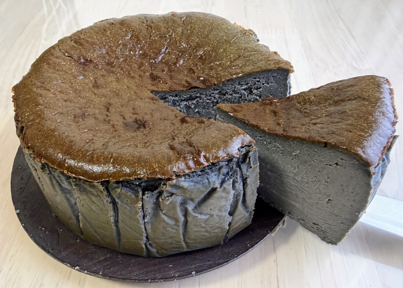 【限定お試し価格】バニラ薫るとろ生チーズケーキ1/2＆黒胡麻とろ生チーズケーキ1/2※日付指定不可