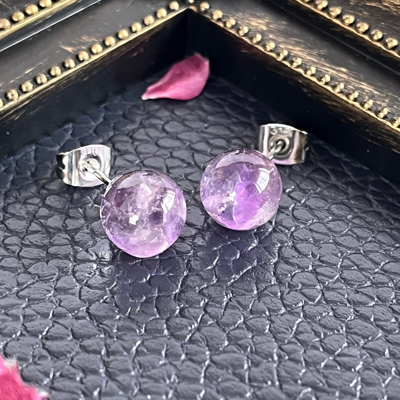 2月誕生石 アメジスト ピアス 8mm 丸玉 さざれ石 レジン  アレルギー対応 一粒 プレゼント