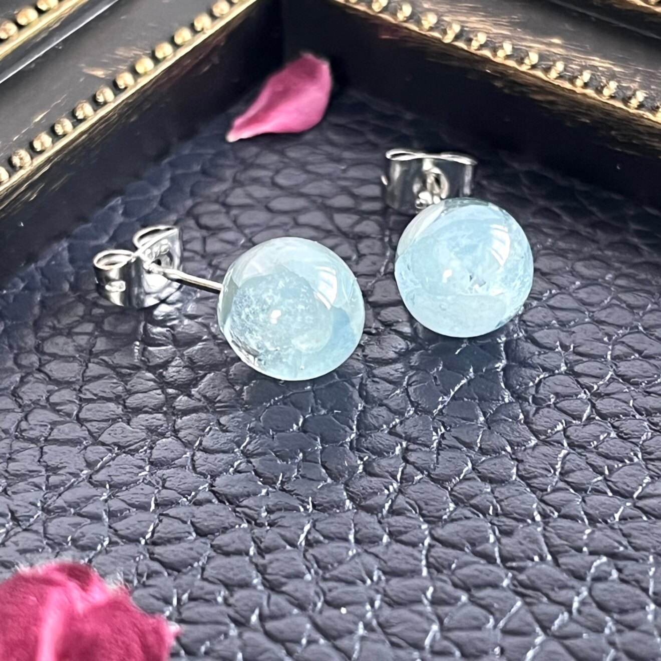 3月誕生石 アクアマリン ピアス 8mm 丸玉 さざれ石 レジン アレルギー対応 一粒 プレゼント