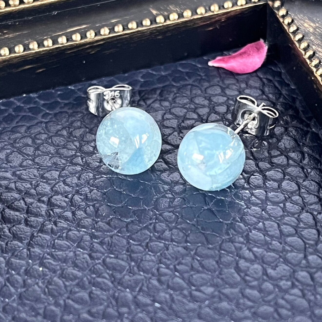 3月誕生石 アクアマリン ピアス 8mm 丸玉 さざれ石 レジン アレルギー対応 一粒 プレゼント