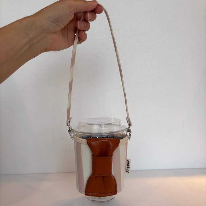 【ハンドメイド】保冷ドリンクホルダー｜もちあるきカフェ くすみピンクストライプ