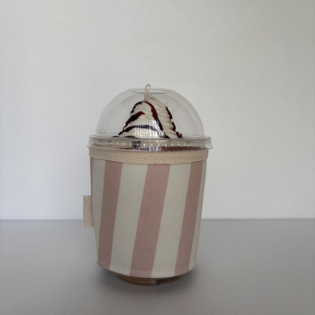 【ハンドメイド】保冷ドリンクホルダー｜もちあるきカフェ くすみピンクストライプ