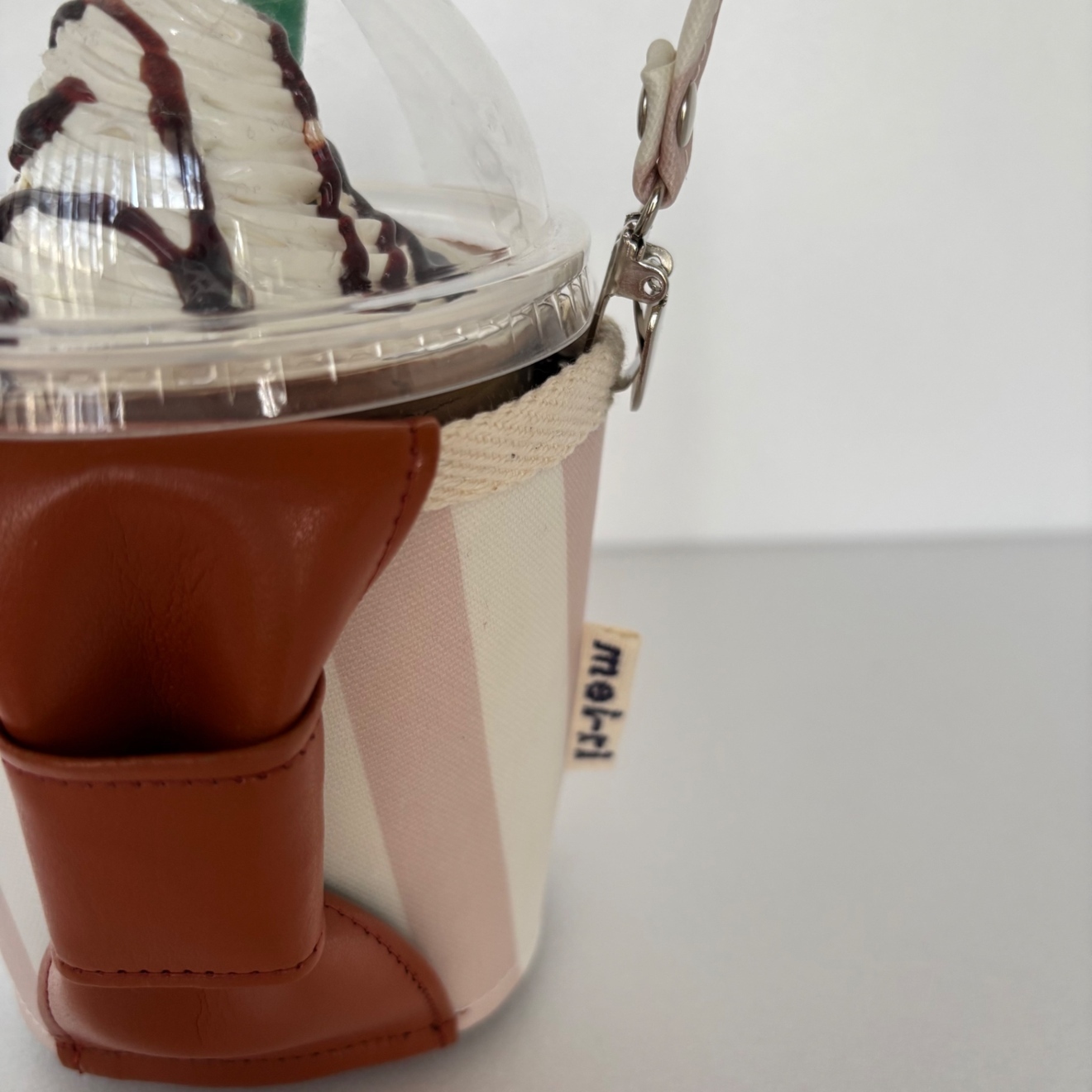 【ハンドメイド】保冷ドリンクホルダー｜もちあるきカフェ くすみピンクストライプ