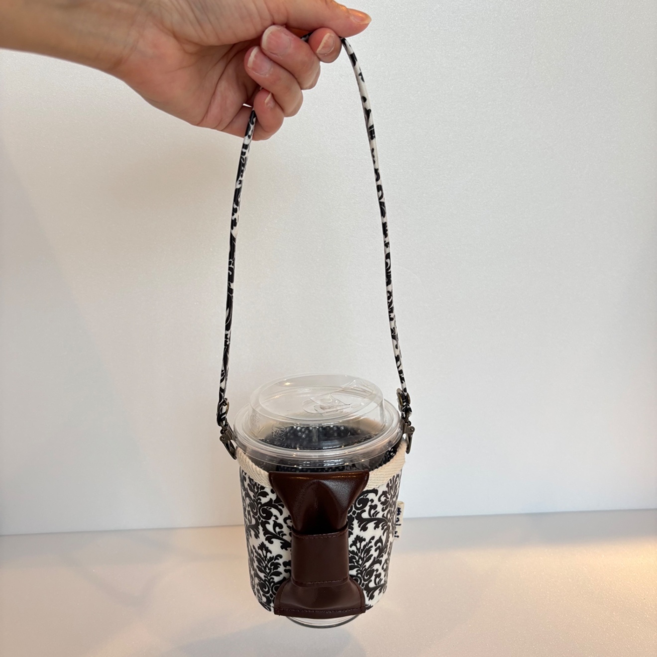 【ハンドメイド】保冷ドリンクホルダー｜もちあるきカフェ ダマスク柄