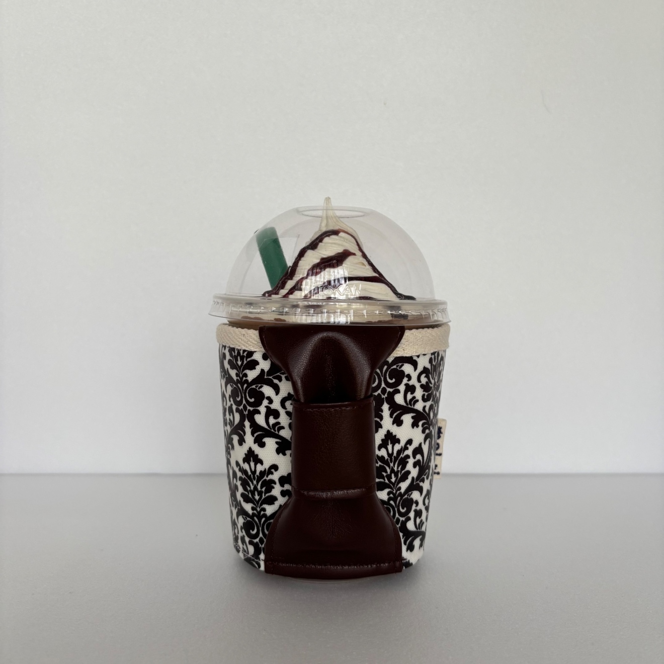 【ハンドメイド】保冷ドリンクホルダー｜もちあるきカフェ ダマスク柄