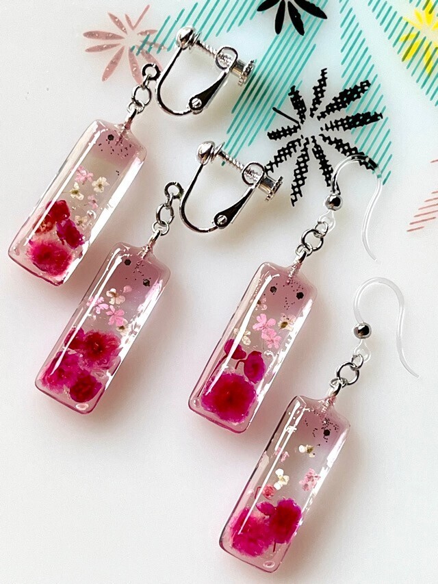 濃い目ピンクのお花たっぷり🌸イヤリング／フックピアス【リベポ払い歓迎🎉】