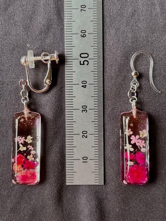 濃い目ピンクのお花たっぷり🌸イヤリング／フックピアス【リベポ払い歓迎🎉】