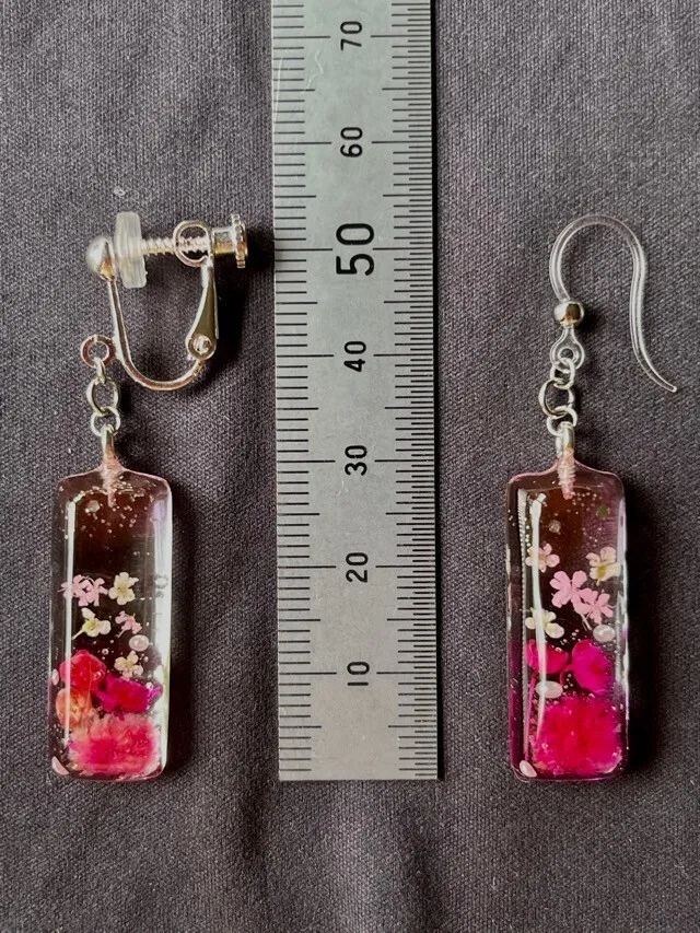 濃い目ピンクのお花たっぷり🌸イヤリング／フックピアス【リベポ払い歓迎🎉】