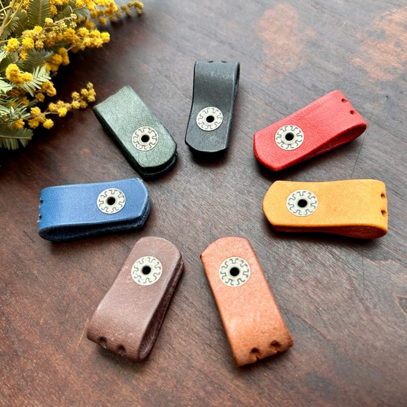 【標準サイズ】なくさない本革コードクリップ　コードホルダー　7色　【３つセット】