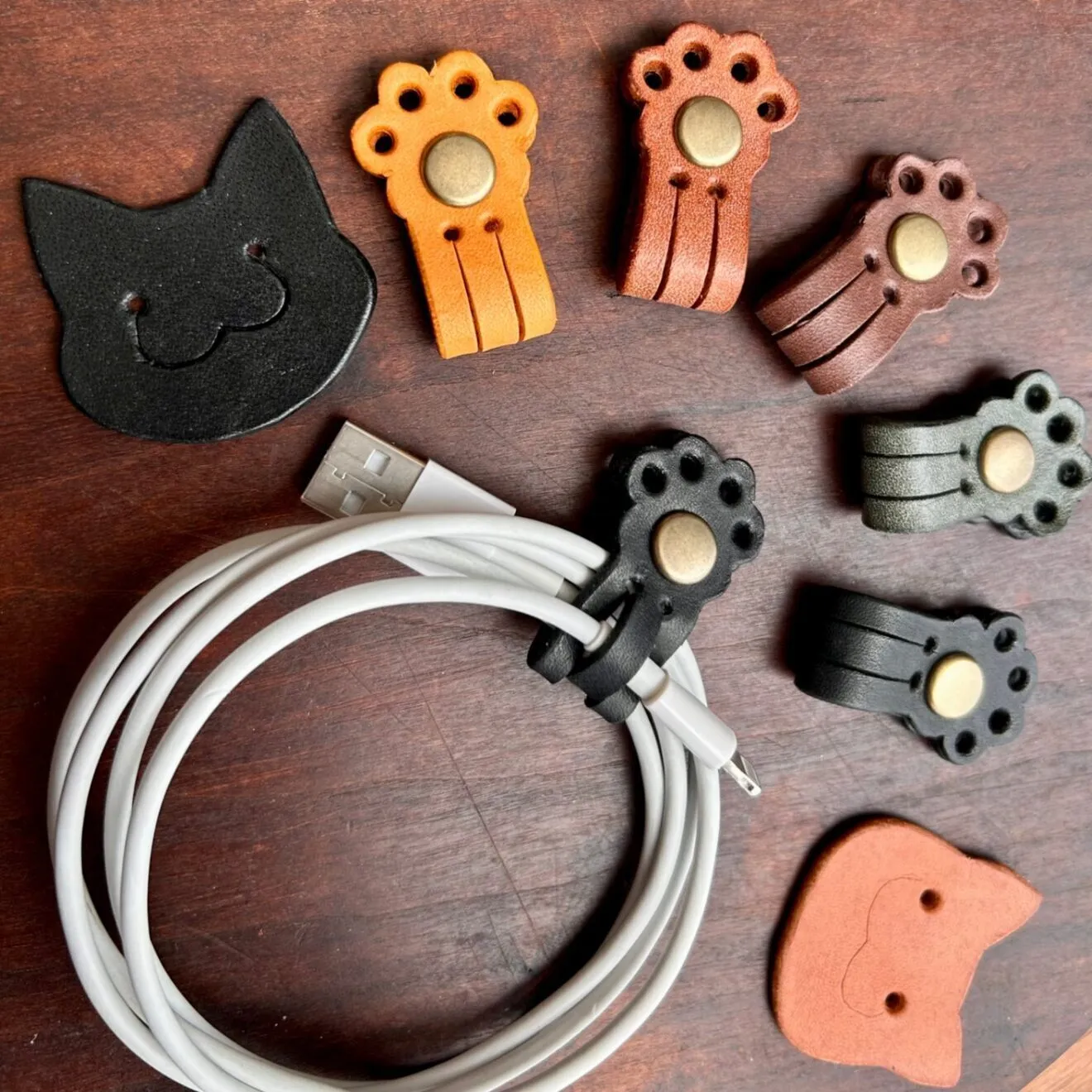 【ハロウィン】なくさない本革にゃんこ肉球コードクリップ🐾 　標準サイズ 5色【単品】