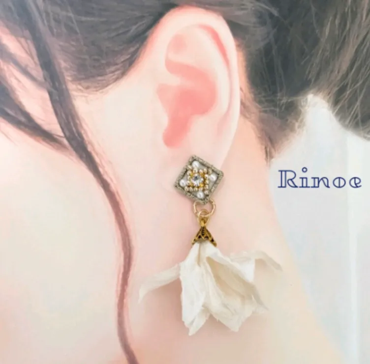 RE06 刺繍スクエア フラワータッセル イヤリング【ハンドメイド】