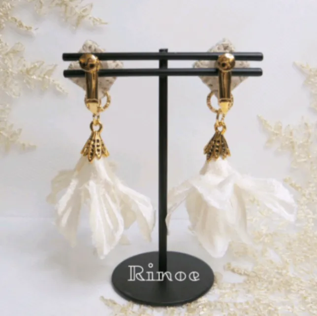 RE06 刺繍スクエア フラワータッセル イヤリング【ハンドメイド】