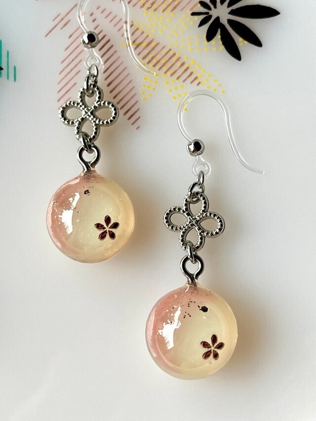 桃！🍑 イヤリング／フックピアス【リベポ払い歓迎🎉】