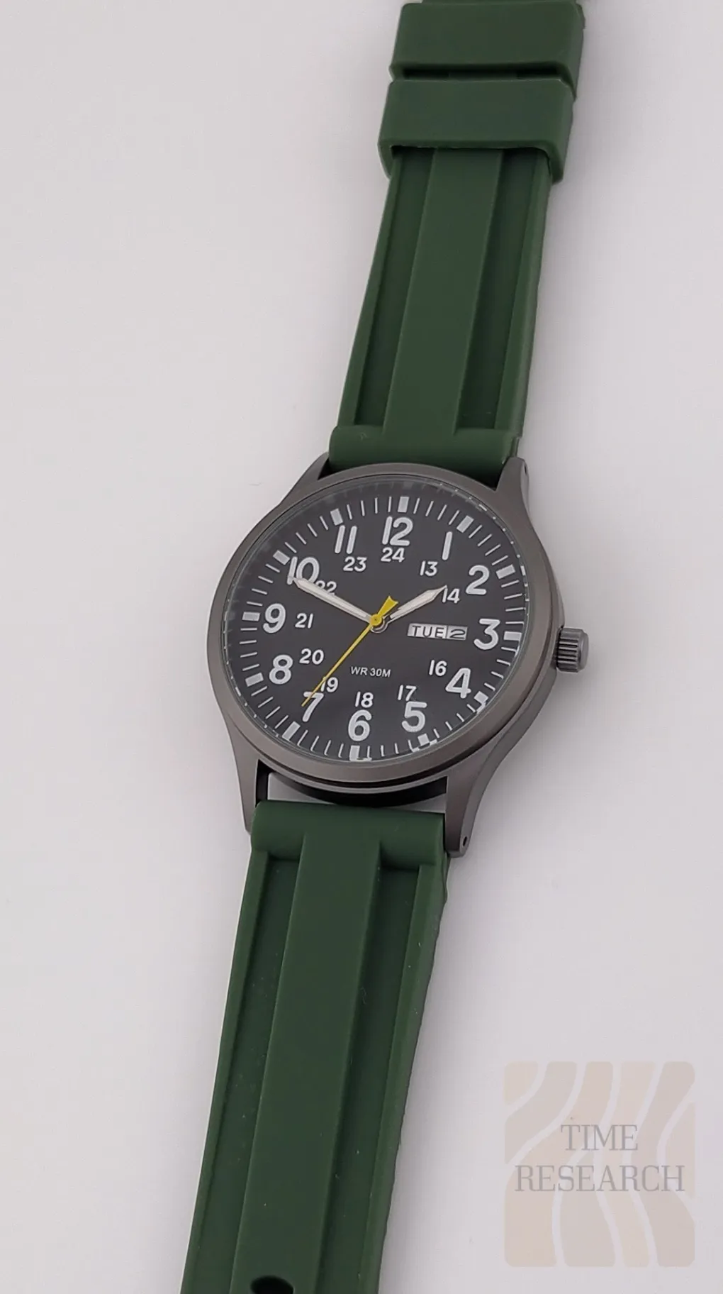 シンプルながら機能性/耐久性共に申し分なし【デイデイト/新品】ミリタリーラバー①