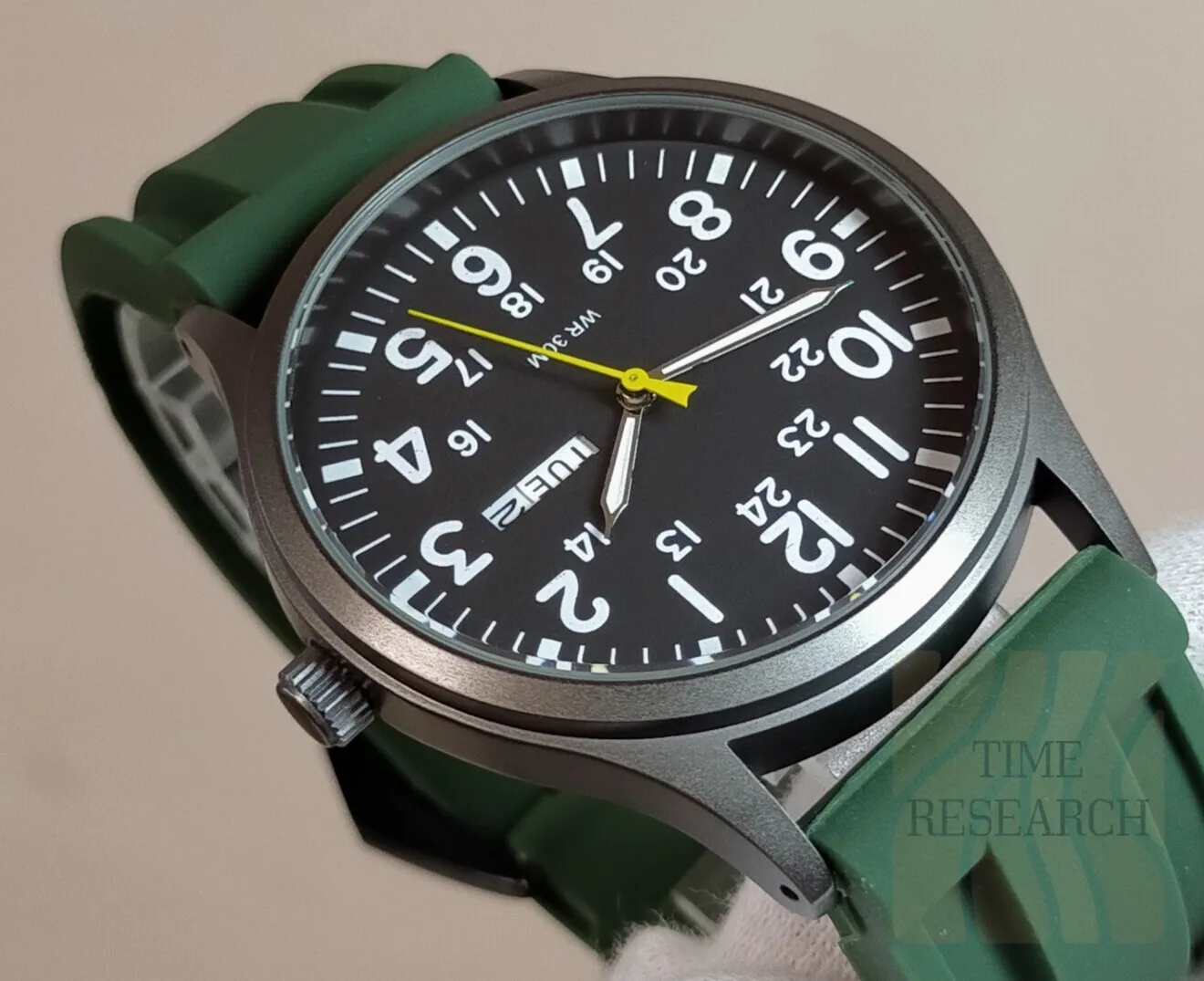 シンプルながら機能性/耐久性共に申し分なし【デイデイト/新品】ミリタリーラバー①