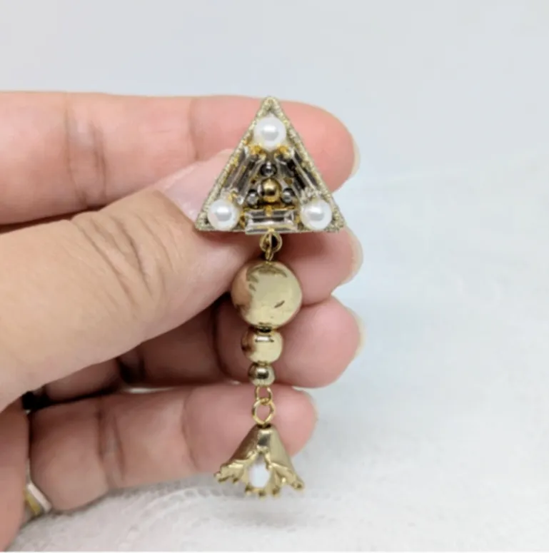 RE32 刺繍トライアングル ゴールドドロップ イヤリング【ハンドメイド】