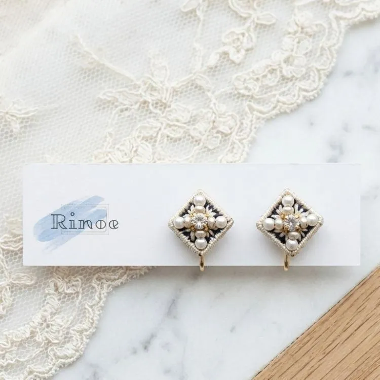 RE36 刺繍スクエア イヤリング mini【ハンドメイド】