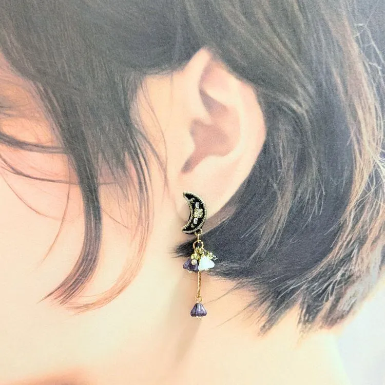 RE38 刺繍ムーンフラワー ピアス【ハンドメイド】