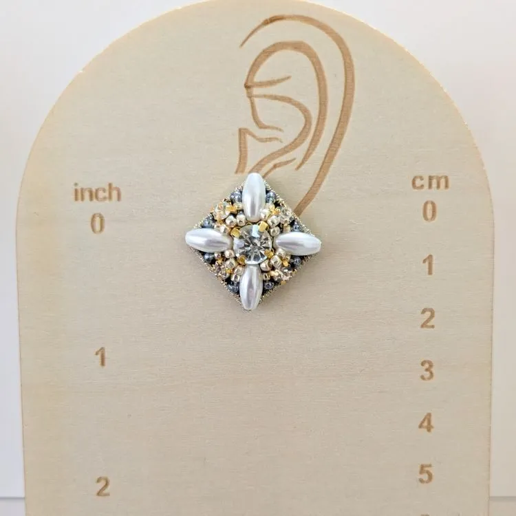 RE39 刺繍スクエア ピアス【ハンドメイド】