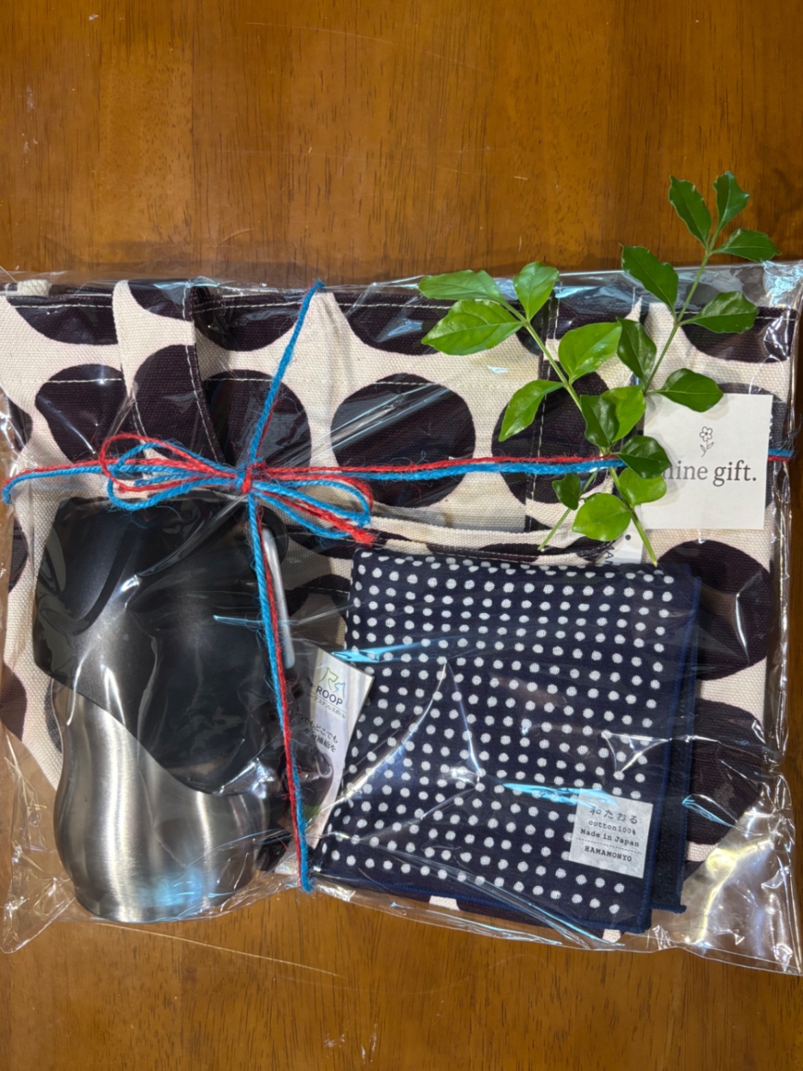 🐶犬好きさんへのお散歩ギフトセット🐾
トートバッグ・犬用水筒・ミニタオルの3点セット🎁