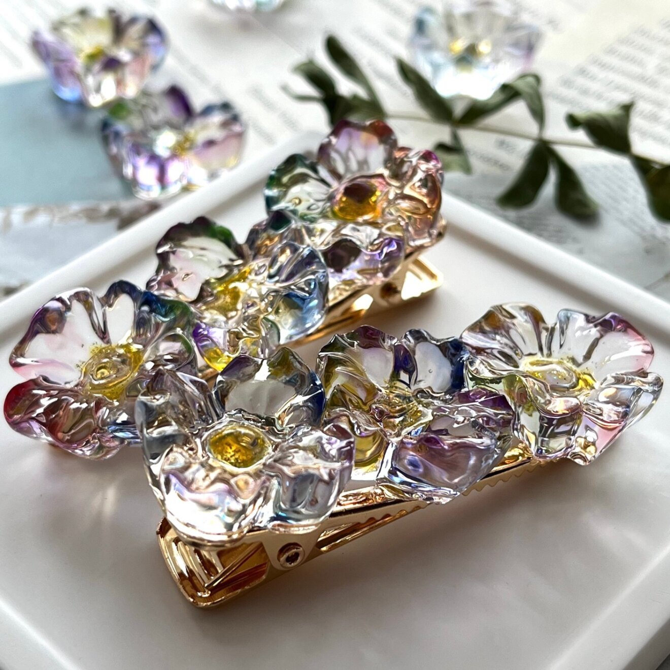 オーロラフラワードリーム　七色レジンヘアクリップ　花　髪飾り 
