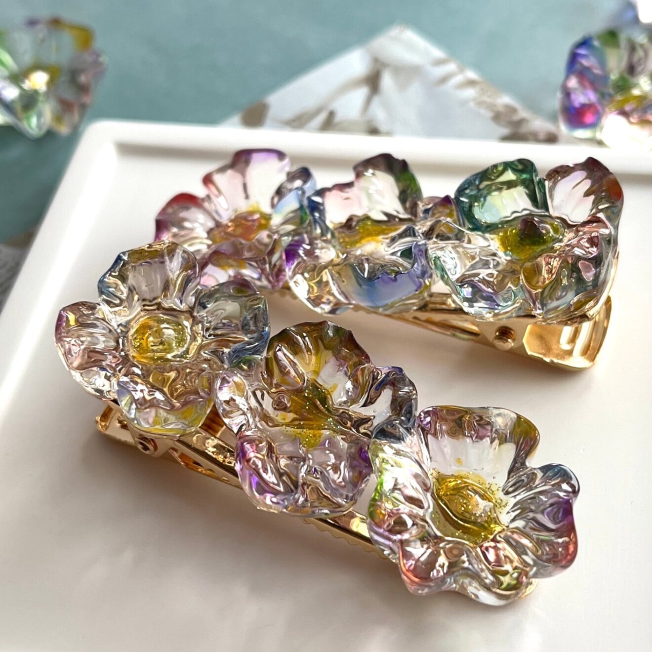 オーロラフラワードリーム　七色レジンヘアクリップ　花　髪飾り 
