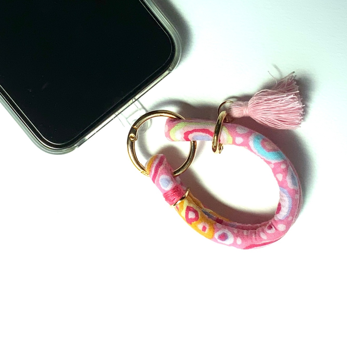 ファブリックダブルコードチャーム｜ホースシュースマホチャーム　ピンク・ドット柄×ピンクタッセル