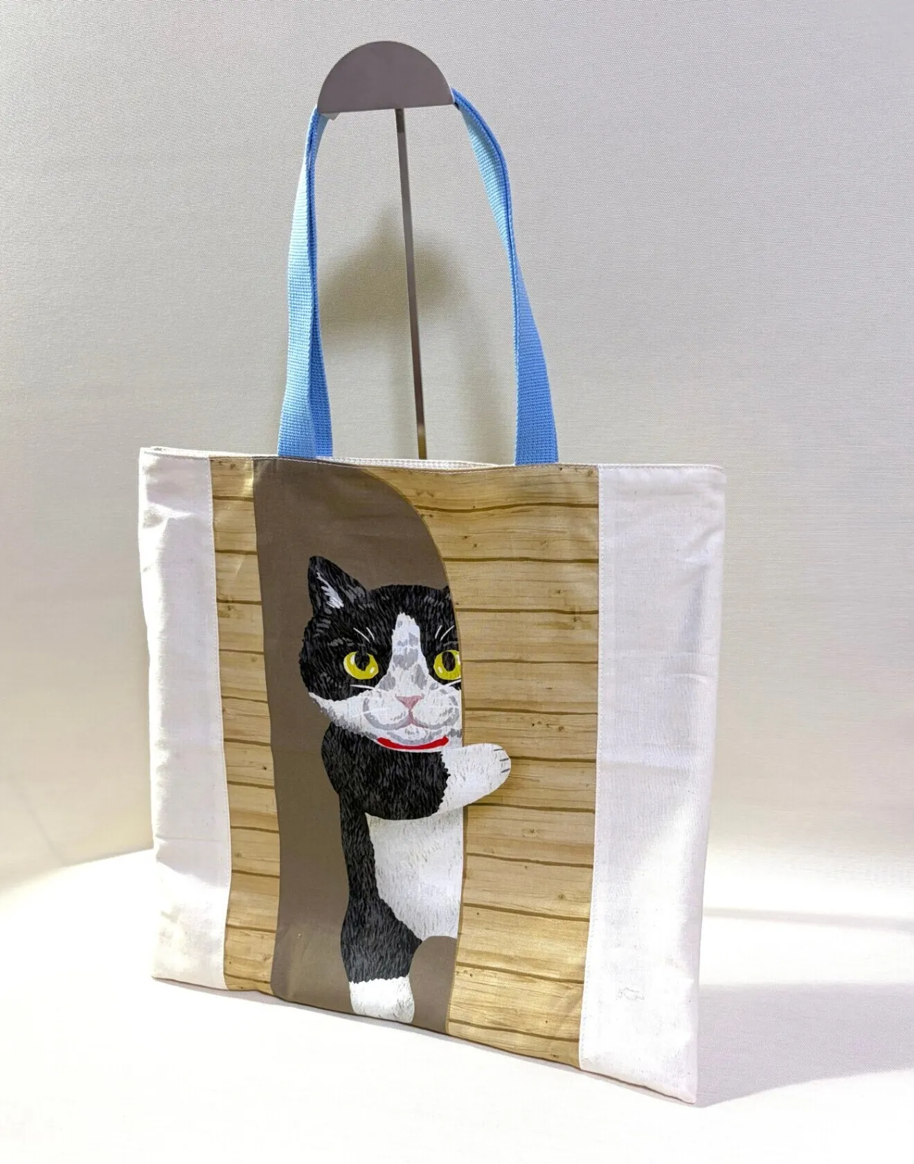 【ハチワレ猫】表と裏で楽しめる♪ A4対応・内ポケット4つの大きめトートバッグ



