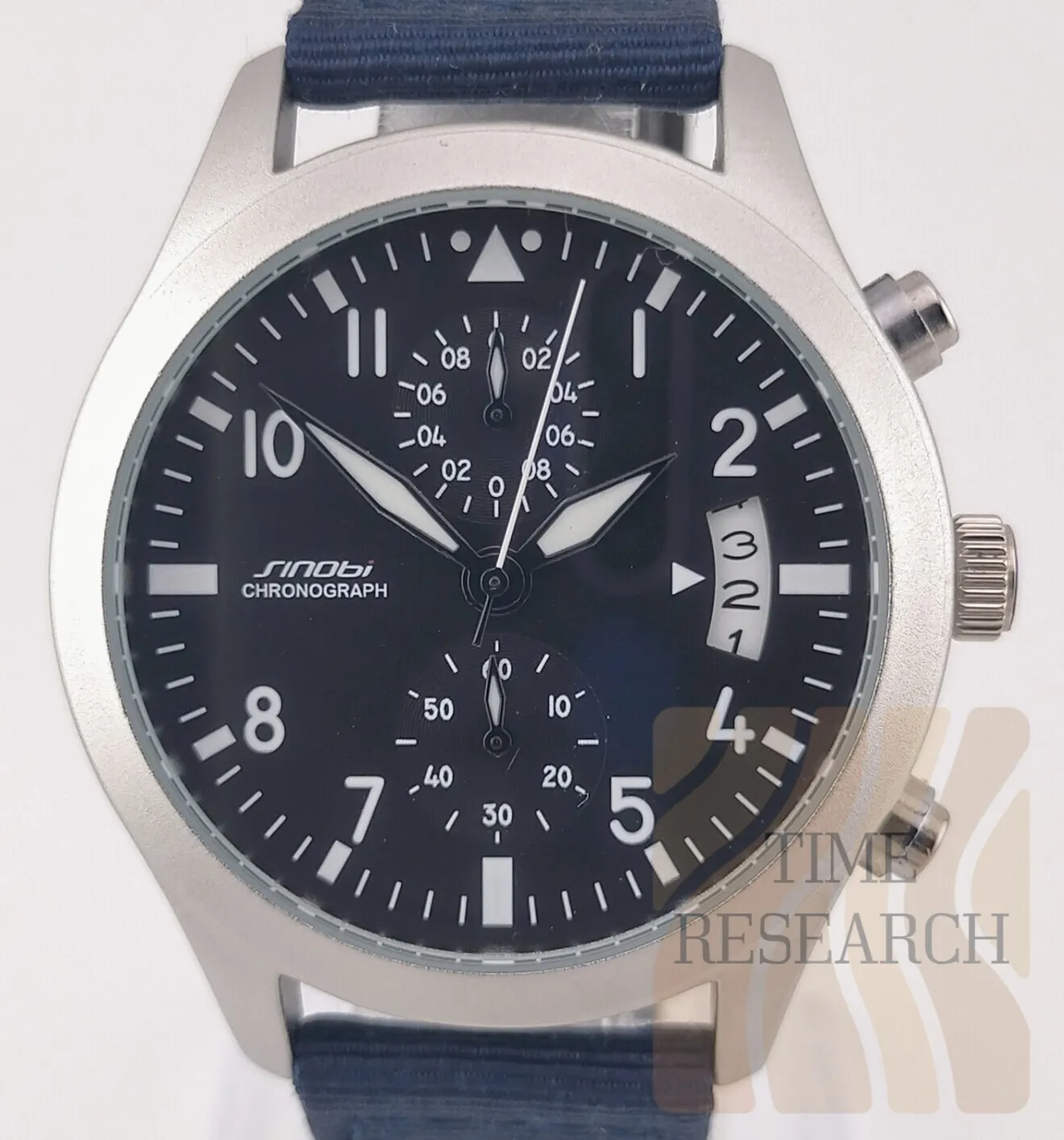 空を駆ける航空計器の機能美を腕元に【スライド式カレンダー/新品】クロノグラフ ①