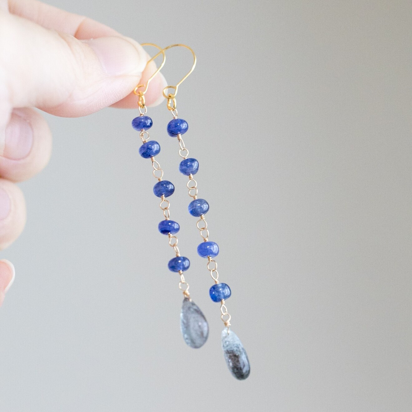【ハンドメイド】ブルーサファイア モスアクアマリン ロングピアス
