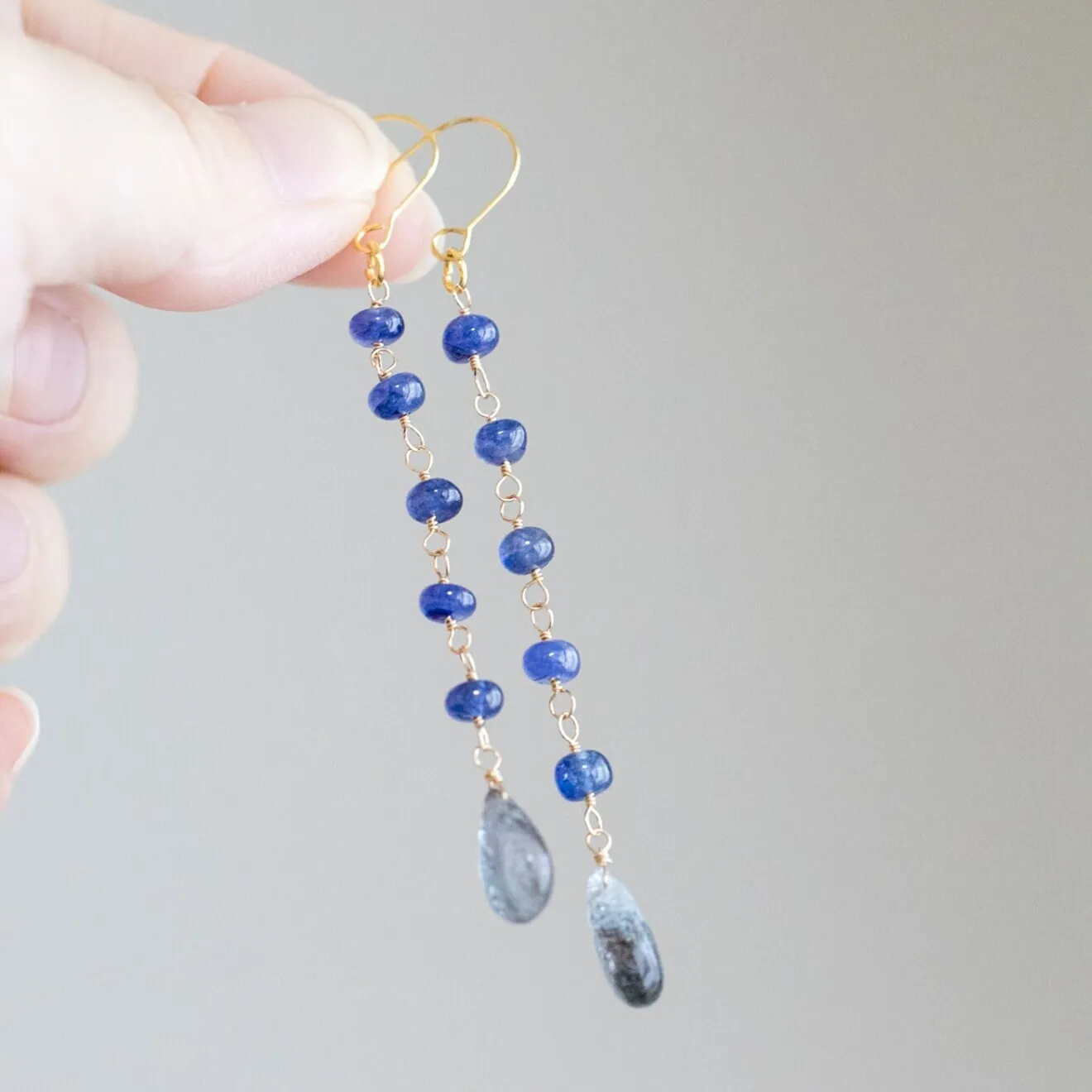 【ハンドメイド】ブルーサファイア モスアクアマリン ロングピアス