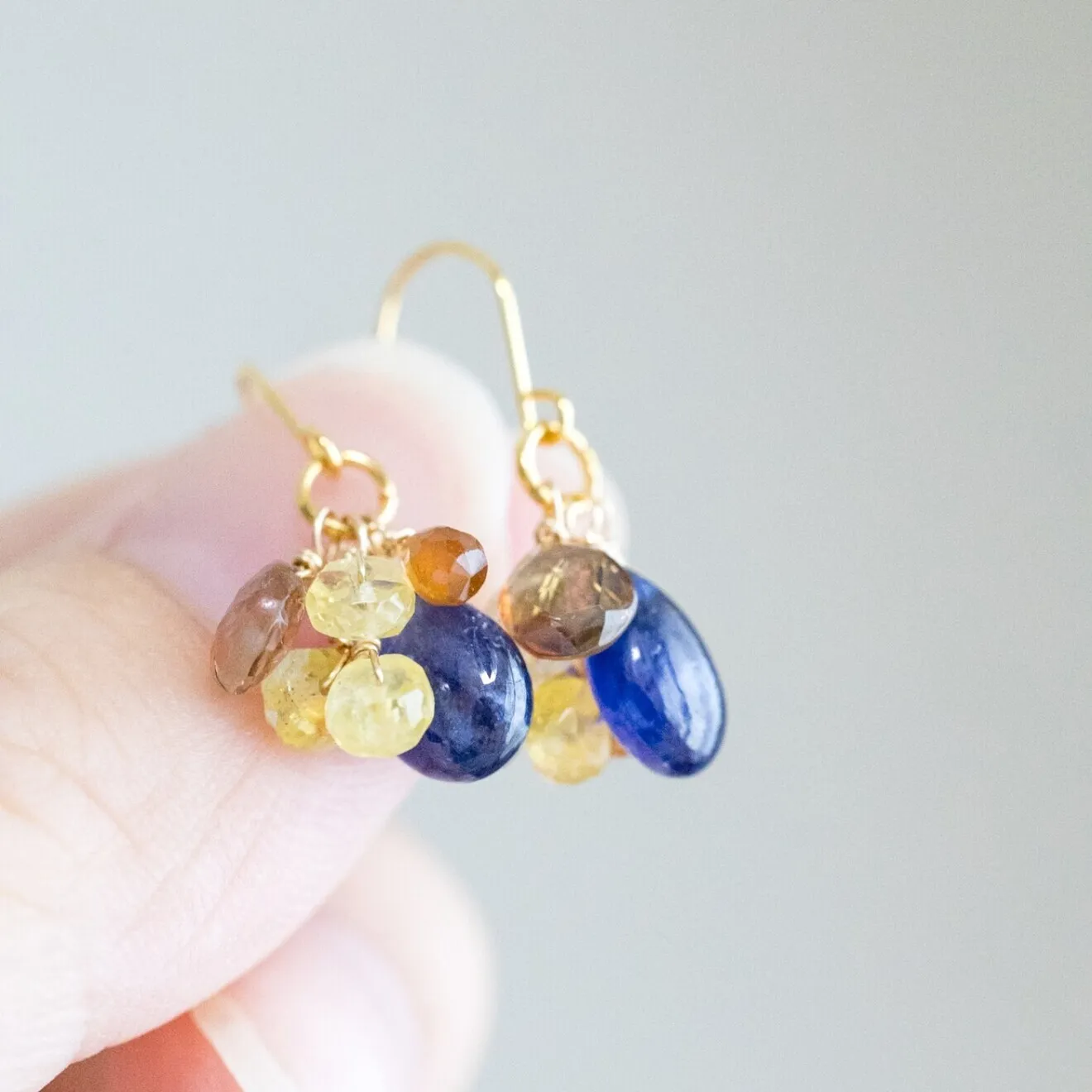 【ハンドメイド】ブルーサファイア ヘソナイトガーネット 揺れるピアス