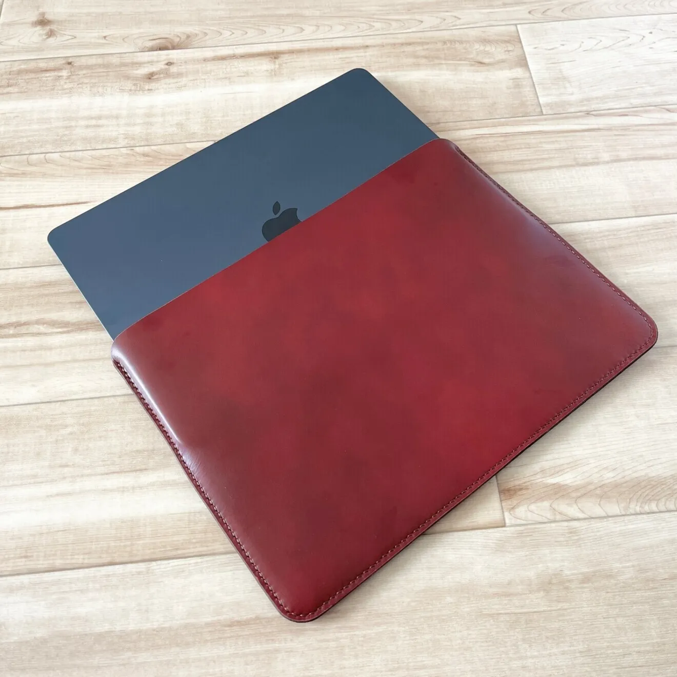 MacBookケース 13インチ 本革 手縫い｜Air M1〜M4・Pro 13対応｜レッド