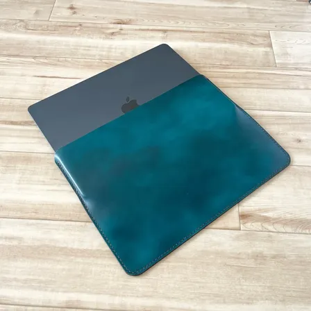 MacBookケース 13インチ 本革 手縫い｜Air M1〜M4・Pro 13対応｜ダークグリーン