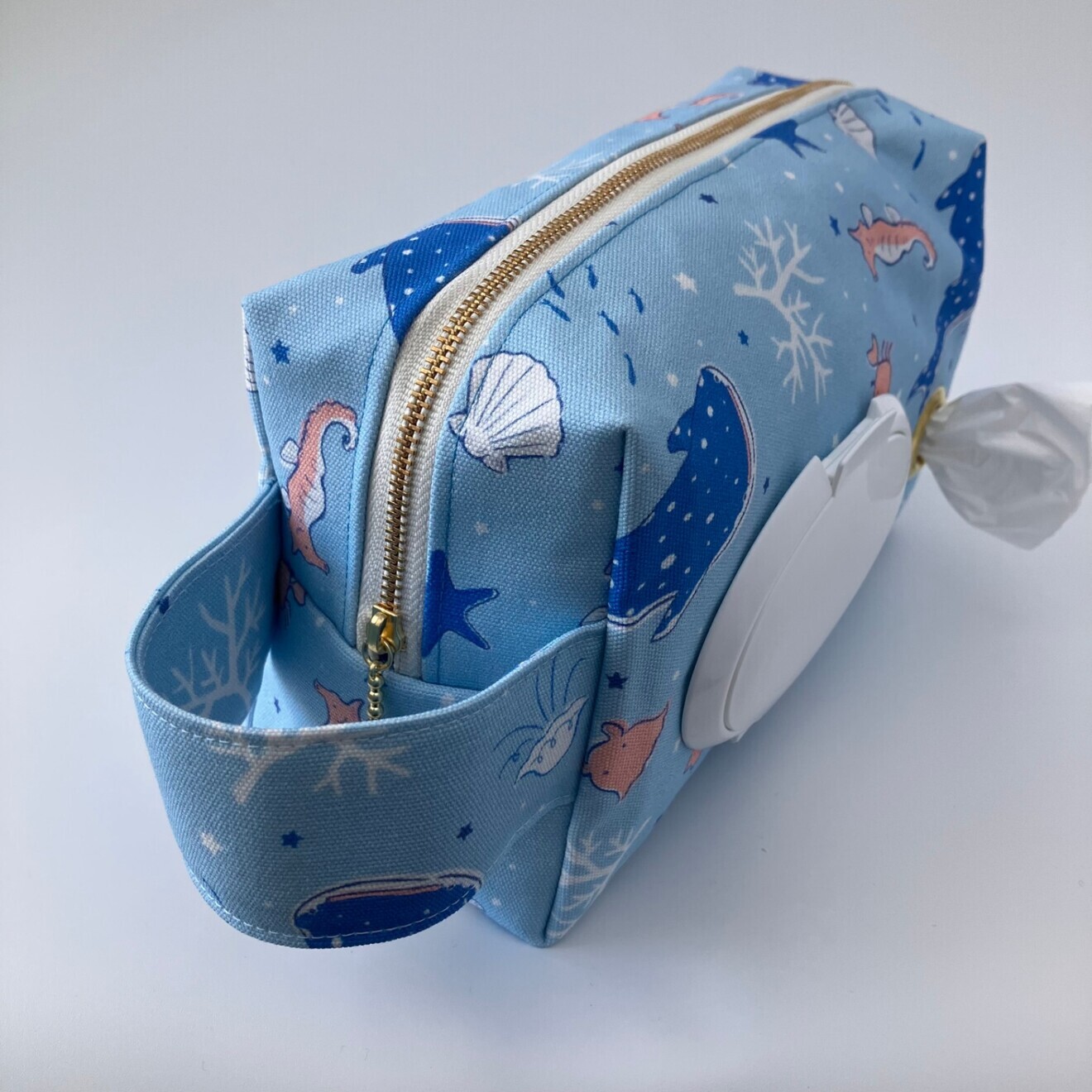 【ハンドメイド】おむつ替え3種の神器が全部入るポーチ【マリンフレンズ】ジンベエザメ｜出産祝い