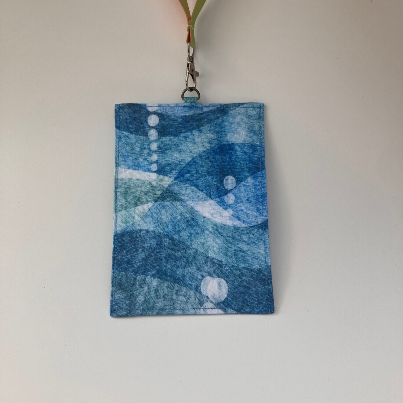 【ハンドメイド】名札ケース【OCEAN柄】Dカン付き｜名札入れ｜オフ会・フェスに